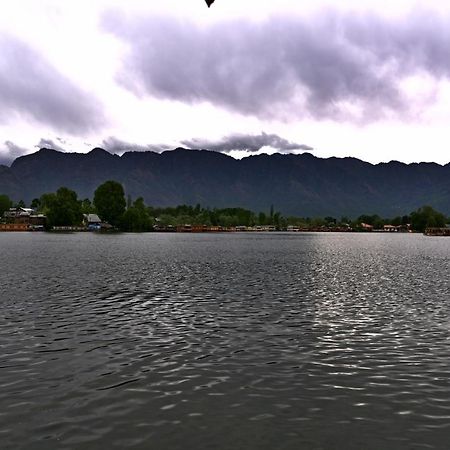 Wangnoo Worth Houseboats Hotel Srīnagar Exterior foto