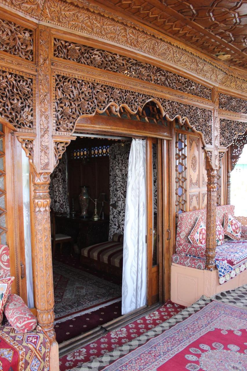 Wangnoo Worth Houseboats Hotel Srīnagar Exterior foto