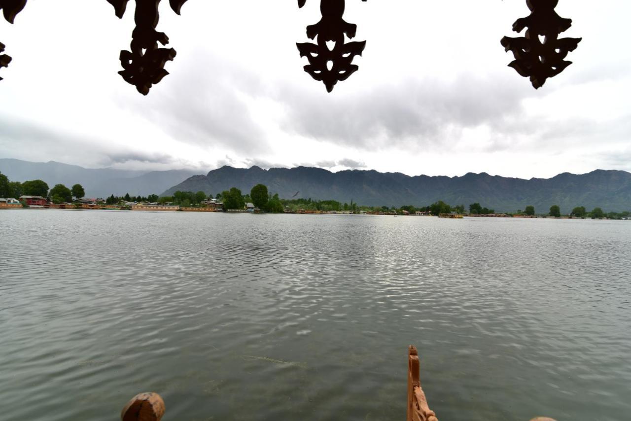 Wangnoo Worth Houseboats Hotel Srīnagar Exterior foto