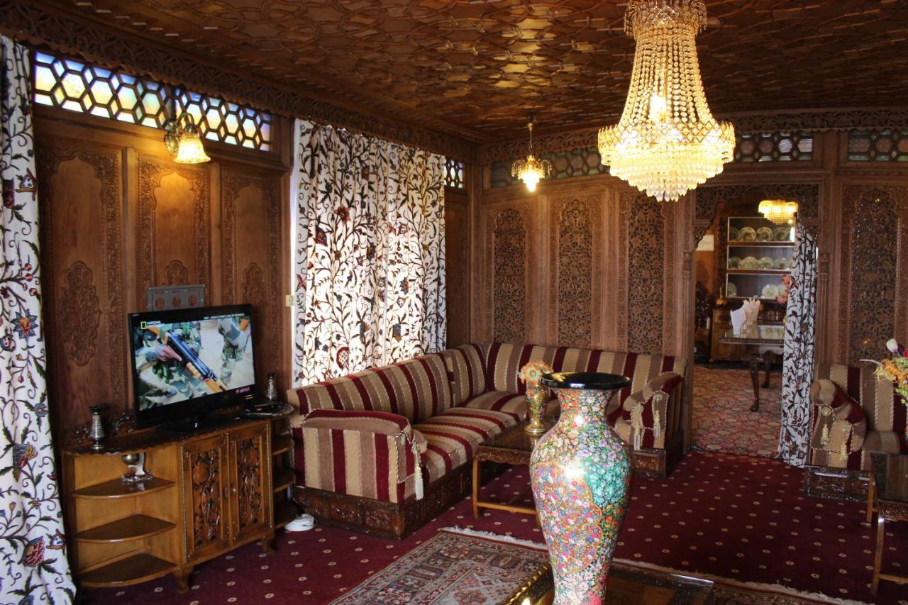Wangnoo Worth Houseboats Hotel Srīnagar Exterior foto